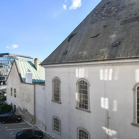 Cozy 2br In Heart Of Old Town Μπρατισλάβα